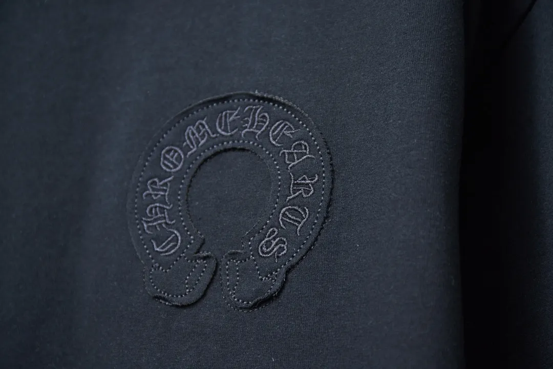 🅿️220 Ch*ome Hearte 25SS early spring new style, appliqué embroidered heart cross short sleeves, light luxury, essential item for daily commuting for men and women, correct version, welcome to compare, detailed features · 320g 100% pure cotton double yarn jersey fabric · Custom dyed in the same vat, special thickened 32 pieces double-strand 1X1 thread · Imported Tajima machine embroidery tatami embroidery ➕This cloth patch embroidery · Hand-stitched Croxin hardware accessories · Hand-made fraying of collar, cuffs and hem · Double-needle stitching across seams · Original main mark, washed tag, branded moisture-proof paper packaging Color: Black/White/Pink Size: S/M/L/XL